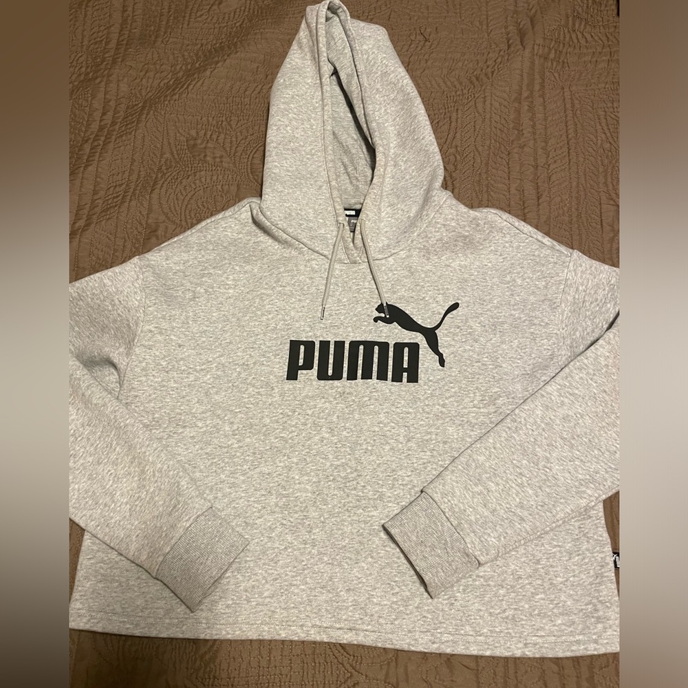 Puma women’s gray crop hoodie. Size M EUC